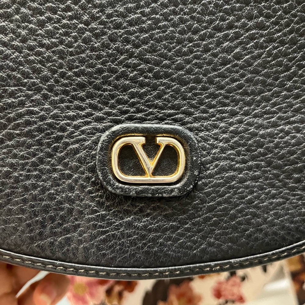 Valentino Garavani pebbled leather shoulder
Black Leather Crossbody - Picture 3 of 10